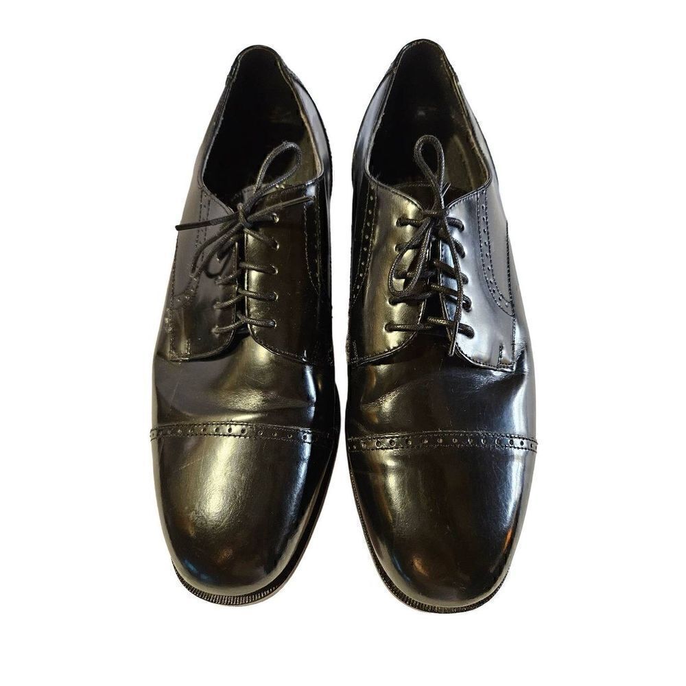 Nunn Bush black dress shoes. Size 11.